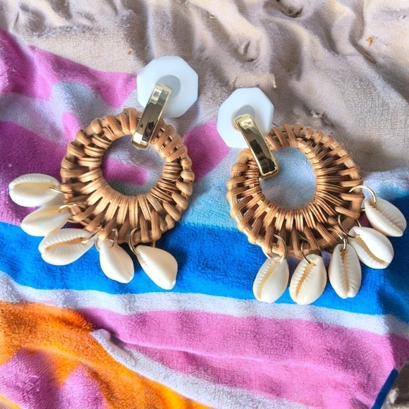 🆕️ Boho Chic Rattan Shell Earrings 18K Gold Plated Summer Beach Themed Vibes - Picture 5 of 10
